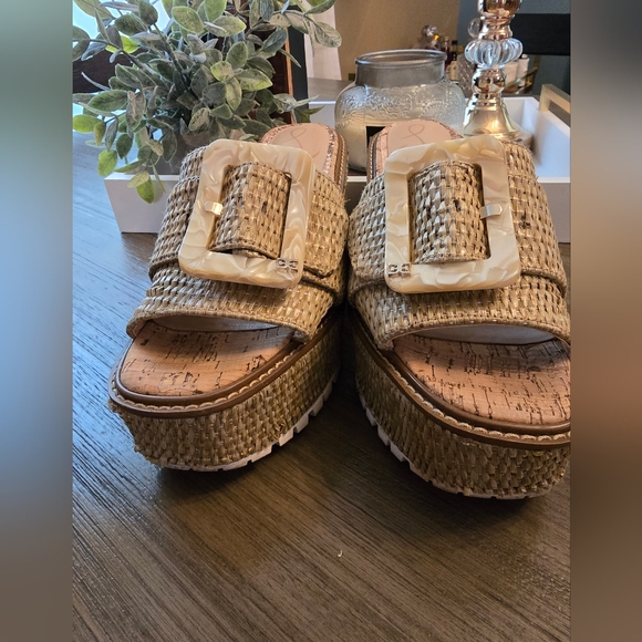 Sam Edelman Platform Slides - Picture 2 of 7